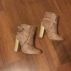 Wrap stitch detail boots